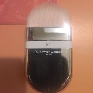 It Cosmetics One-Sweep Wonder Brush